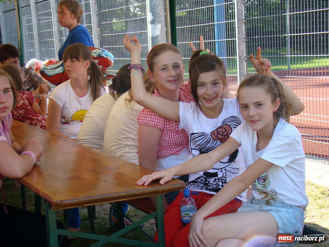 Zdjęcie w galerii na portalu naszraciborz.pl:  Szkoła im. J. Wawrzynka świętuje wiadomości z regionu