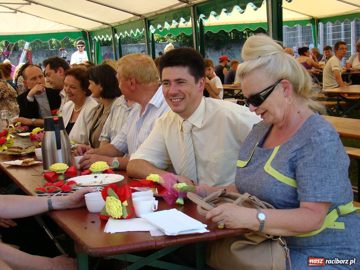 Zdjęcie w galerii na portalu naszraciborz.pl:  Szkoła im. J. Wawrzynka świętuje wiadomości z regionu