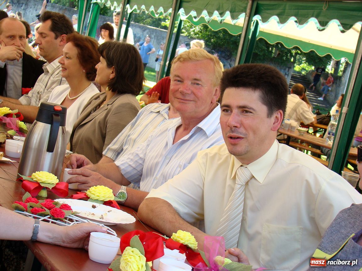 Zdjęcie w galerii na portalu naszraciborz.pl:  Szkoła im. J. Wawrzynka świętuje wiadomości z regionu