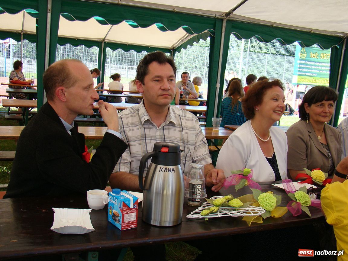 Zdjęcie w galerii na portalu naszraciborz.pl:  Szkoła im. J. Wawrzynka świętuje wiadomości z regionu