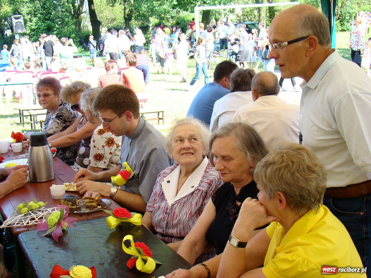 Zdjęcie w galerii na portalu naszraciborz.pl:  Szkoła im. J. Wawrzynka świętuje wiadomości z regionu