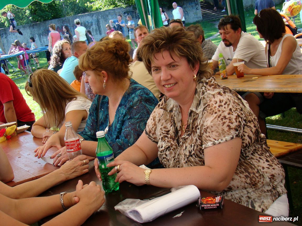 Zdjęcie w galerii na portalu naszraciborz.pl:  Szkoła im. J. Wawrzynka świętuje wiadomości z regionu