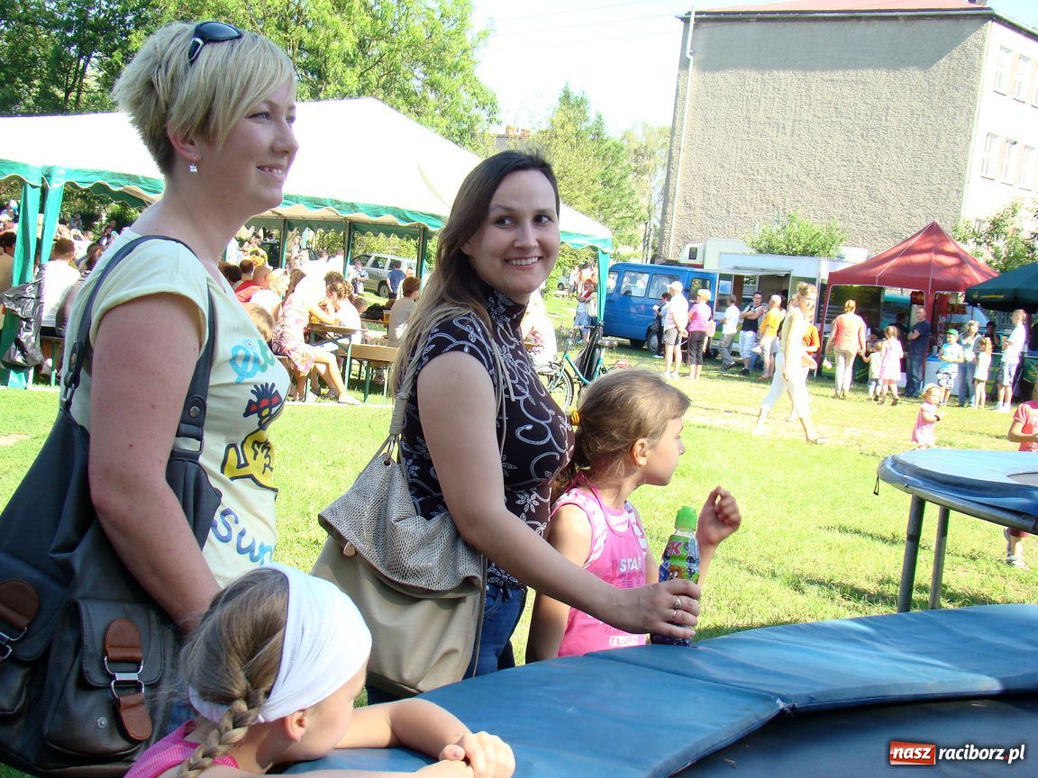 Zdjęcie w galerii na portalu naszraciborz.pl:  Szkoła im. J. Wawrzynka świętuje wiadomości z regionu