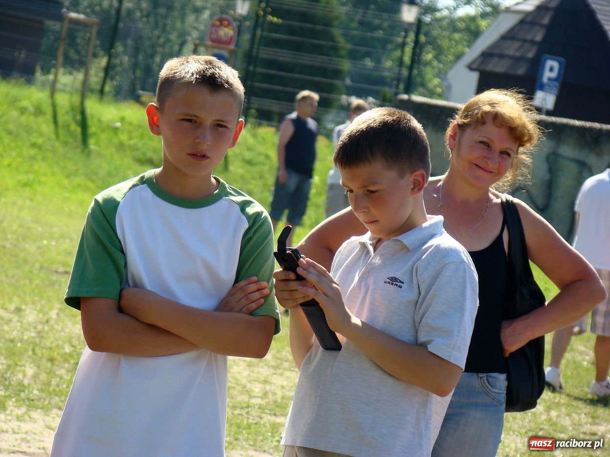 Zdjęcie w galerii na portalu naszraciborz.pl:  Szkoła im. J. Wawrzynka świętuje wiadomości z regionu