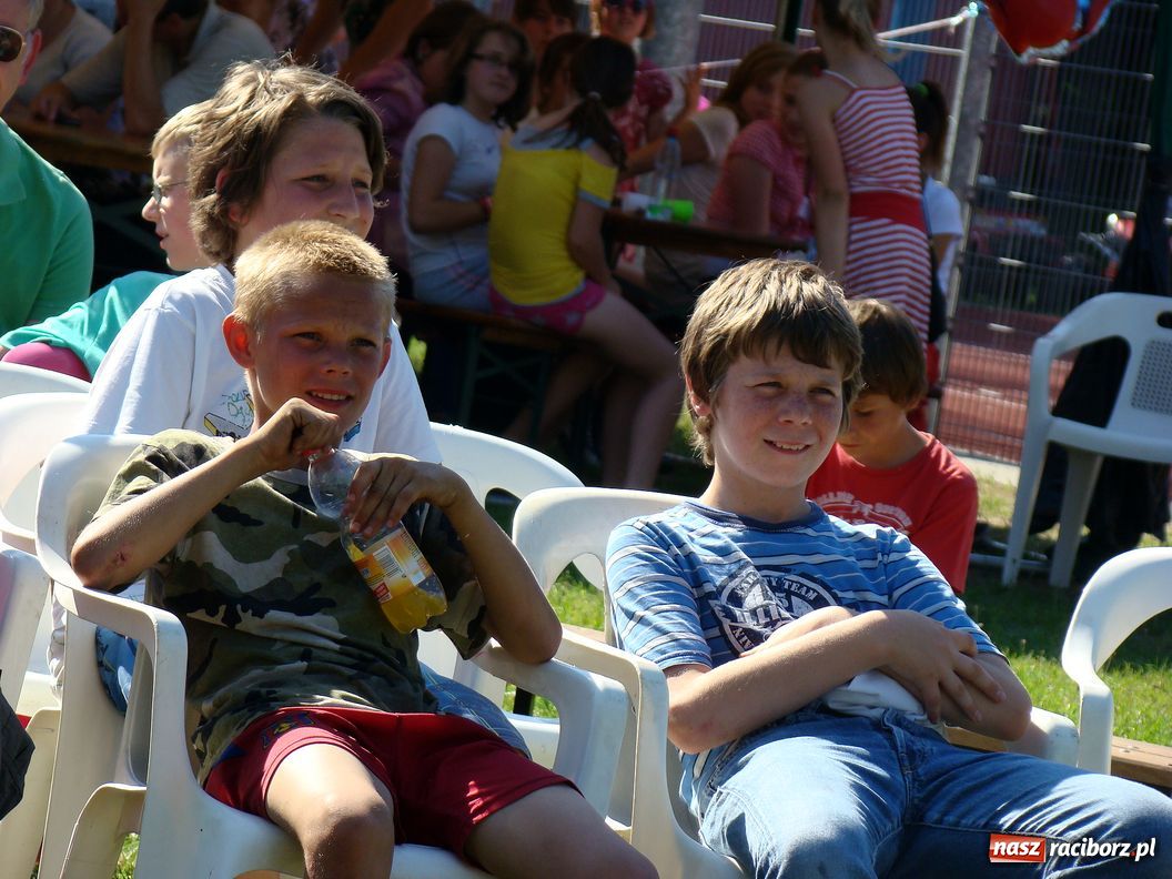 Zdjęcie w galerii na portalu naszraciborz.pl:  Szkoła im. J. Wawrzynka świętuje wiadomości z regionu