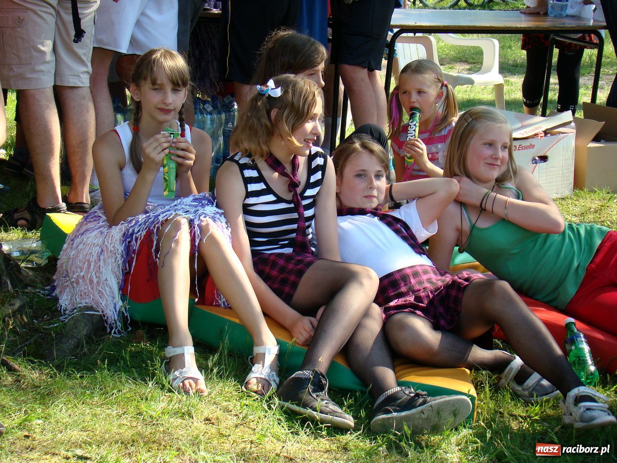 Zdjęcie w galerii na portalu naszraciborz.pl:  Szkoła im. J. Wawrzynka świętuje wiadomości z regionu