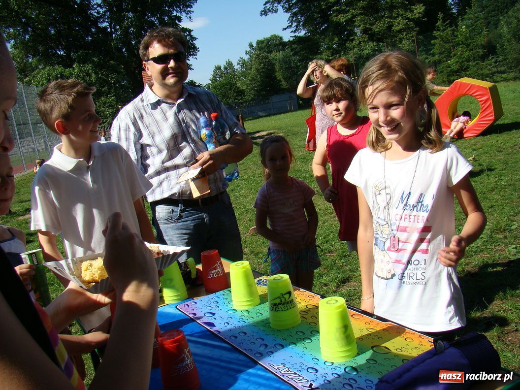 Zdjęcie w galerii na portalu naszraciborz.pl:  Szkoła im. J. Wawrzynka świętuje wiadomości z regionu