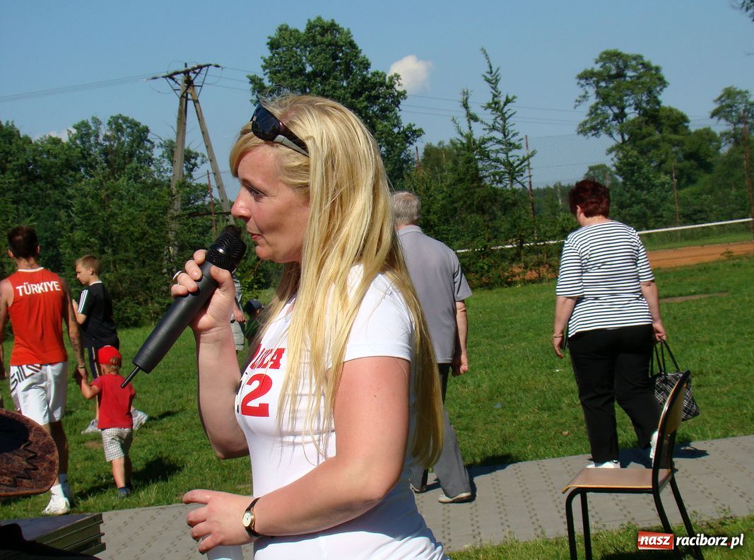 Zdjęcie w galerii na portalu naszraciborz.pl:  Szkoła im. J. Wawrzynka świętuje wiadomości z regionu