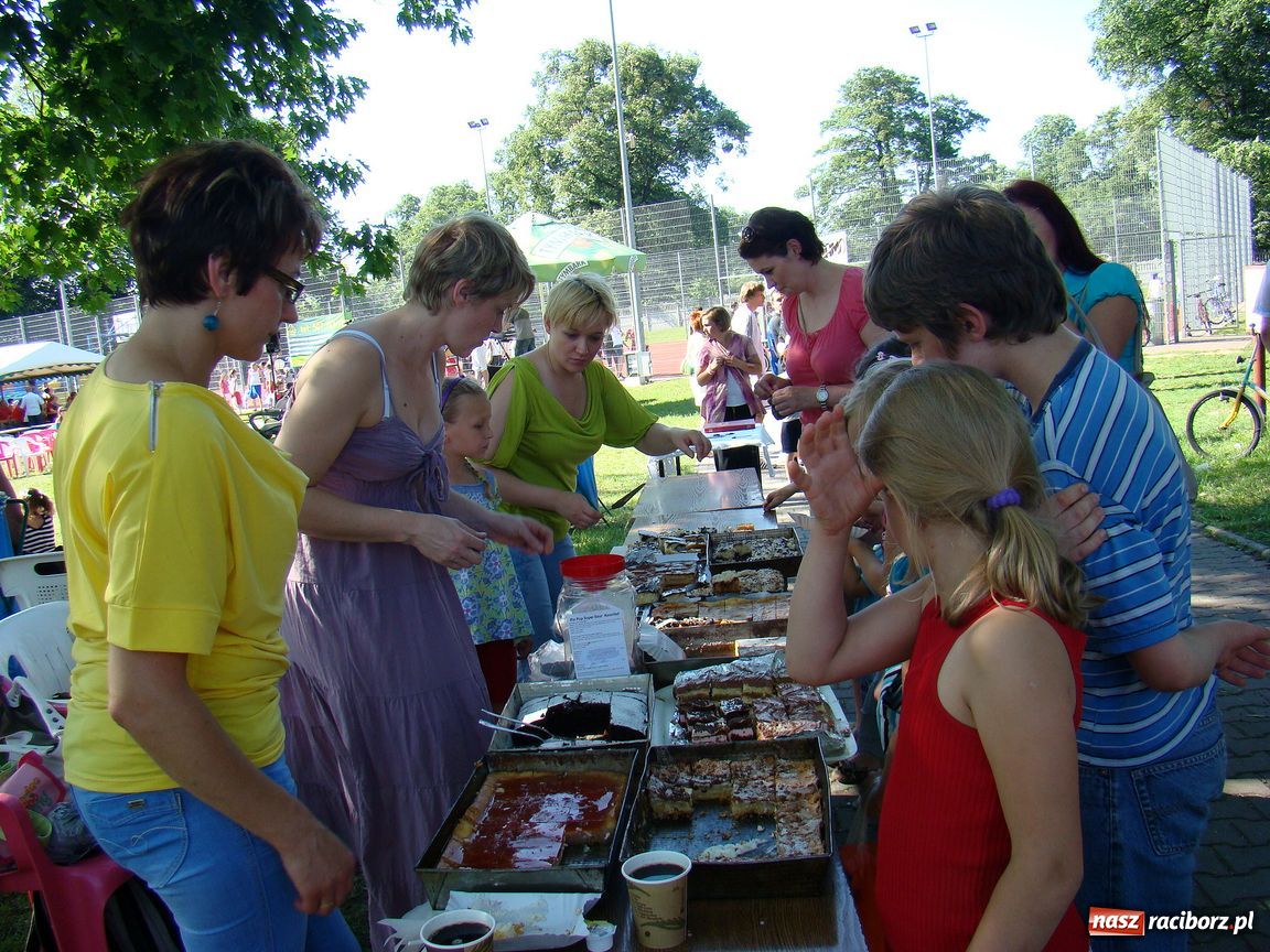Zdjęcie w galerii na portalu naszraciborz.pl:  Szkoła im. J. Wawrzynka świętuje wiadomości z regionu