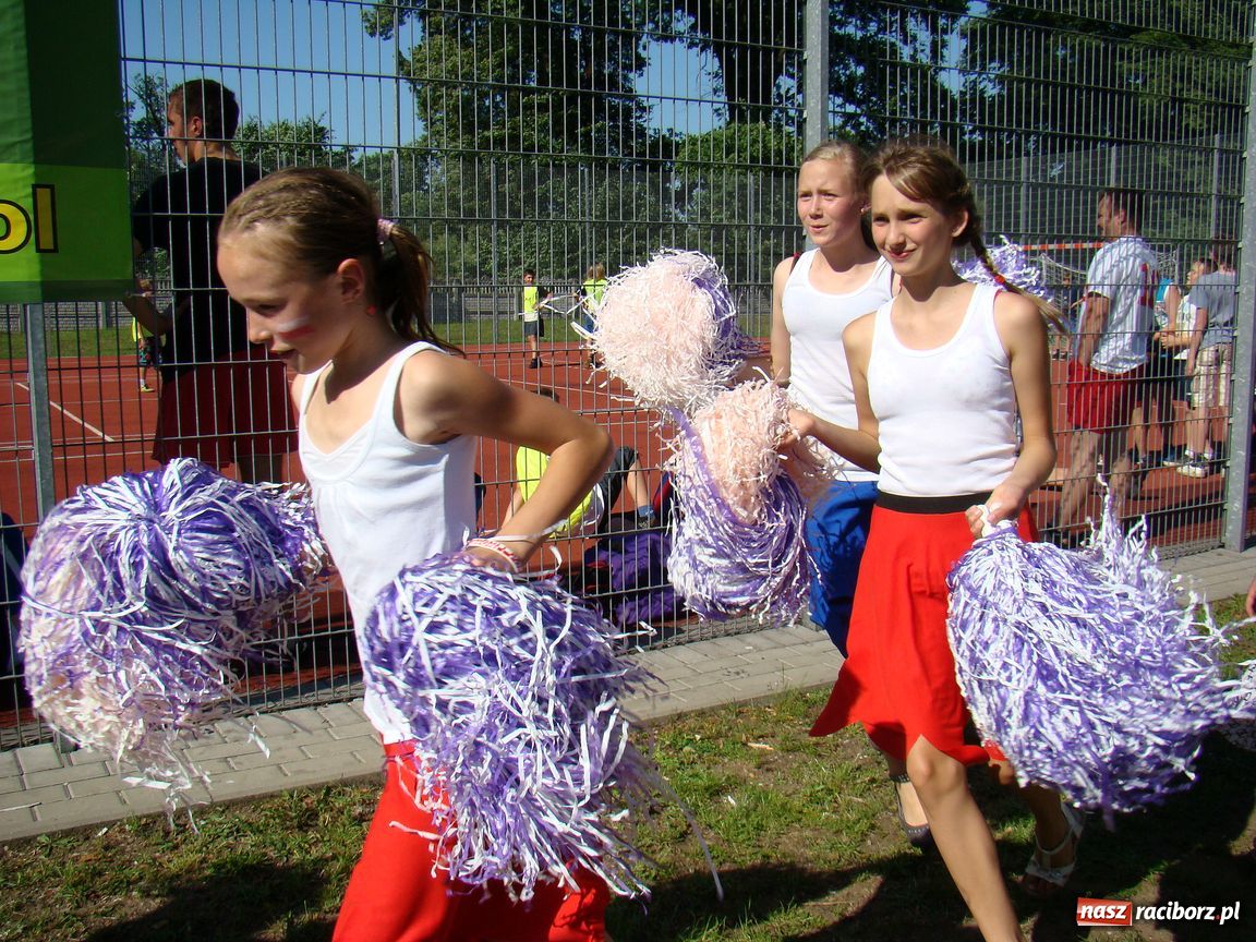 Zdjęcie w galerii na portalu naszraciborz.pl:  Szkoła im. J. Wawrzynka świętuje wiadomości z regionu