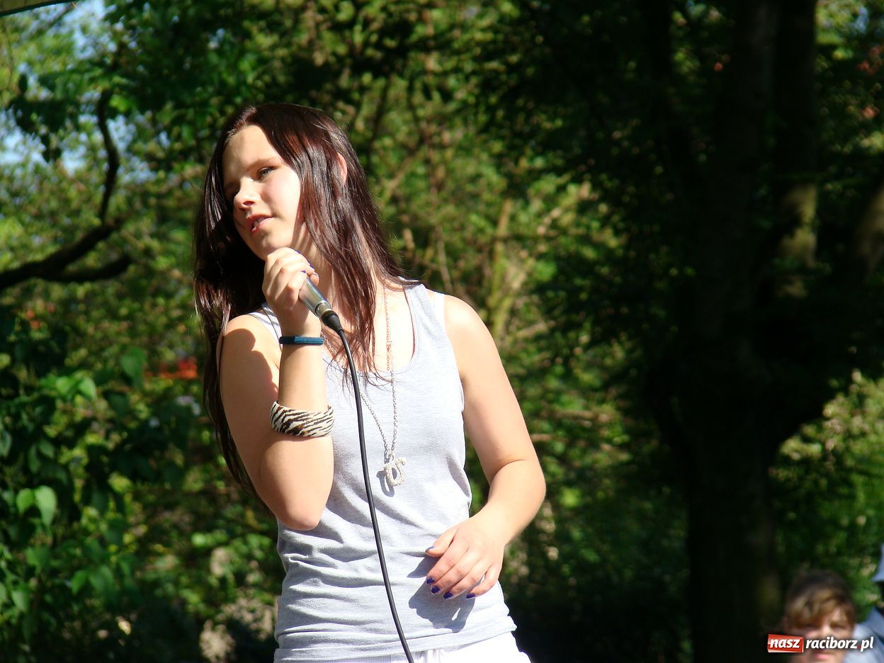 Zdjęcie w galerii na portalu naszraciborz.pl:  Szkoła im. J. Wawrzynka świętuje wiadomości z regionu