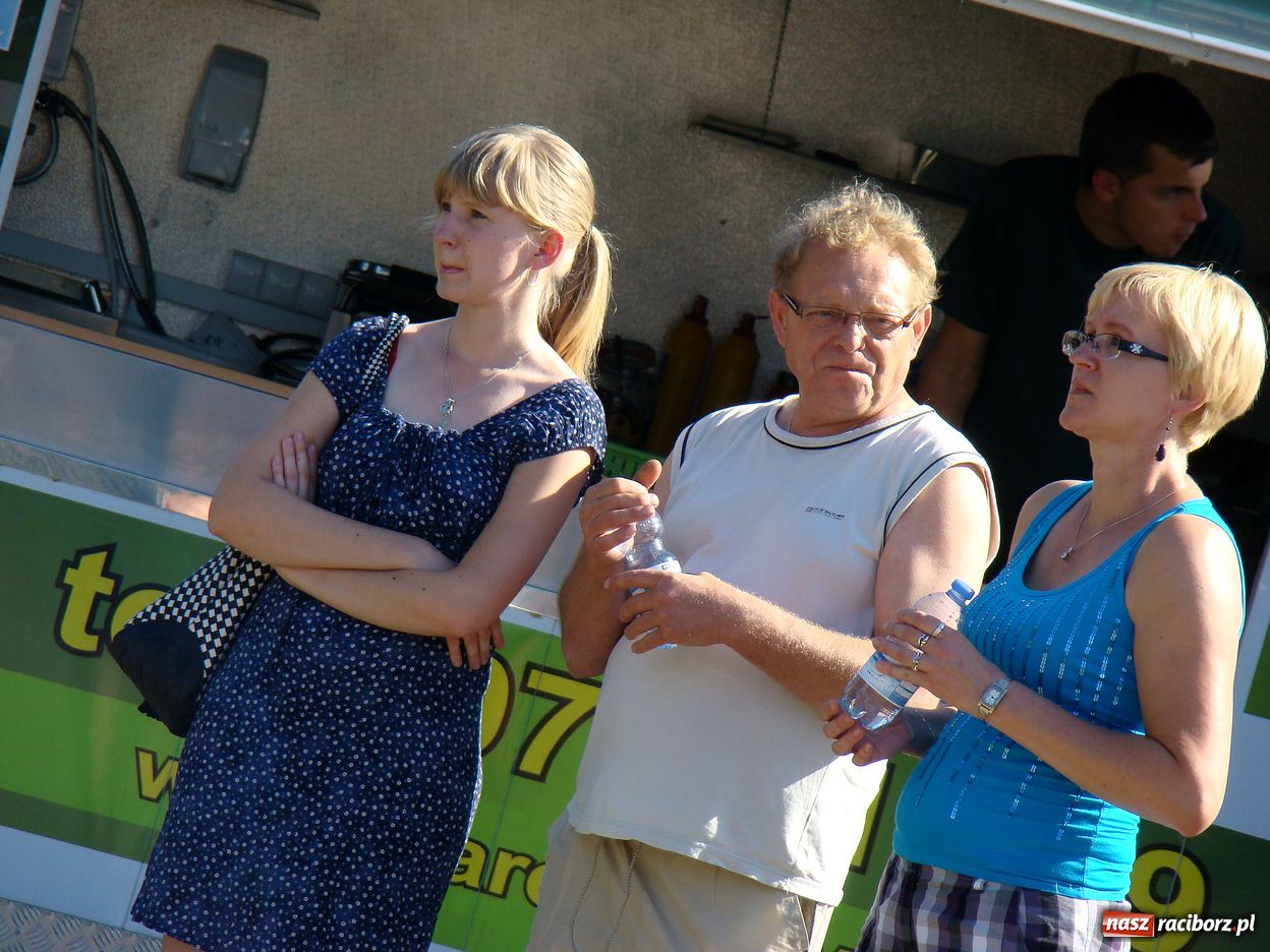 Zdjęcie w galerii na portalu naszraciborz.pl:  Szkoła im. J. Wawrzynka świętuje wiadomości z regionu