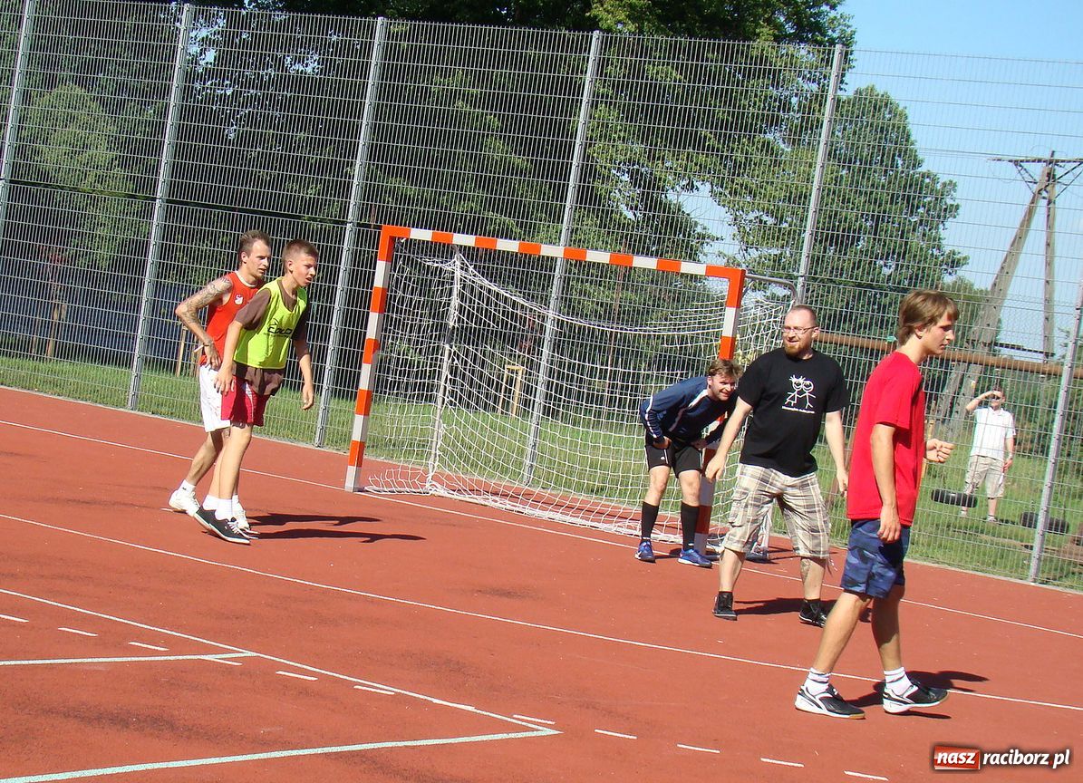 Zdjęcie w galerii na portalu naszraciborz.pl:  Szkoła im. J. Wawrzynka świętuje wiadomości z regionu