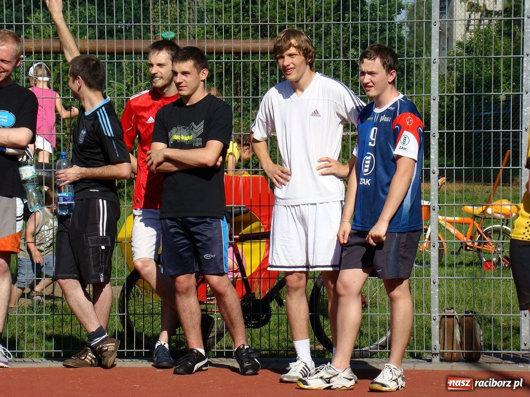 Zdjęcie w galerii na portalu naszraciborz.pl:  Szkoła im. J. Wawrzynka świętuje wiadomości z regionu