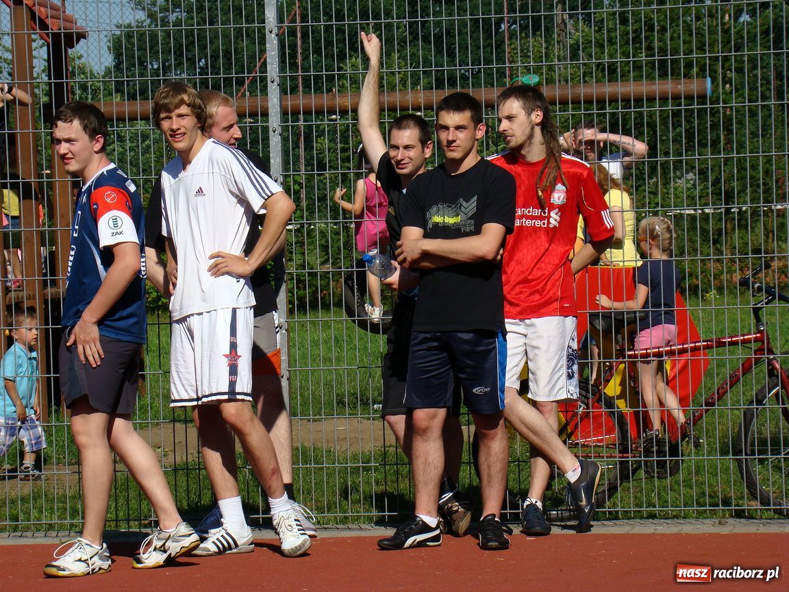 Zdjęcie w galerii na portalu naszraciborz.pl:  Szkoła im. J. Wawrzynka świętuje wiadomości z regionu