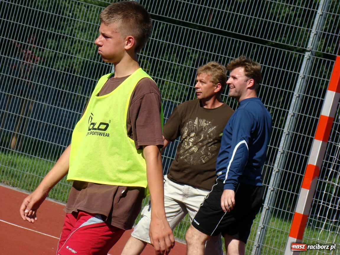 Zdjęcie w galerii na portalu naszraciborz.pl:  Szkoła im. J. Wawrzynka świętuje wiadomości z regionu