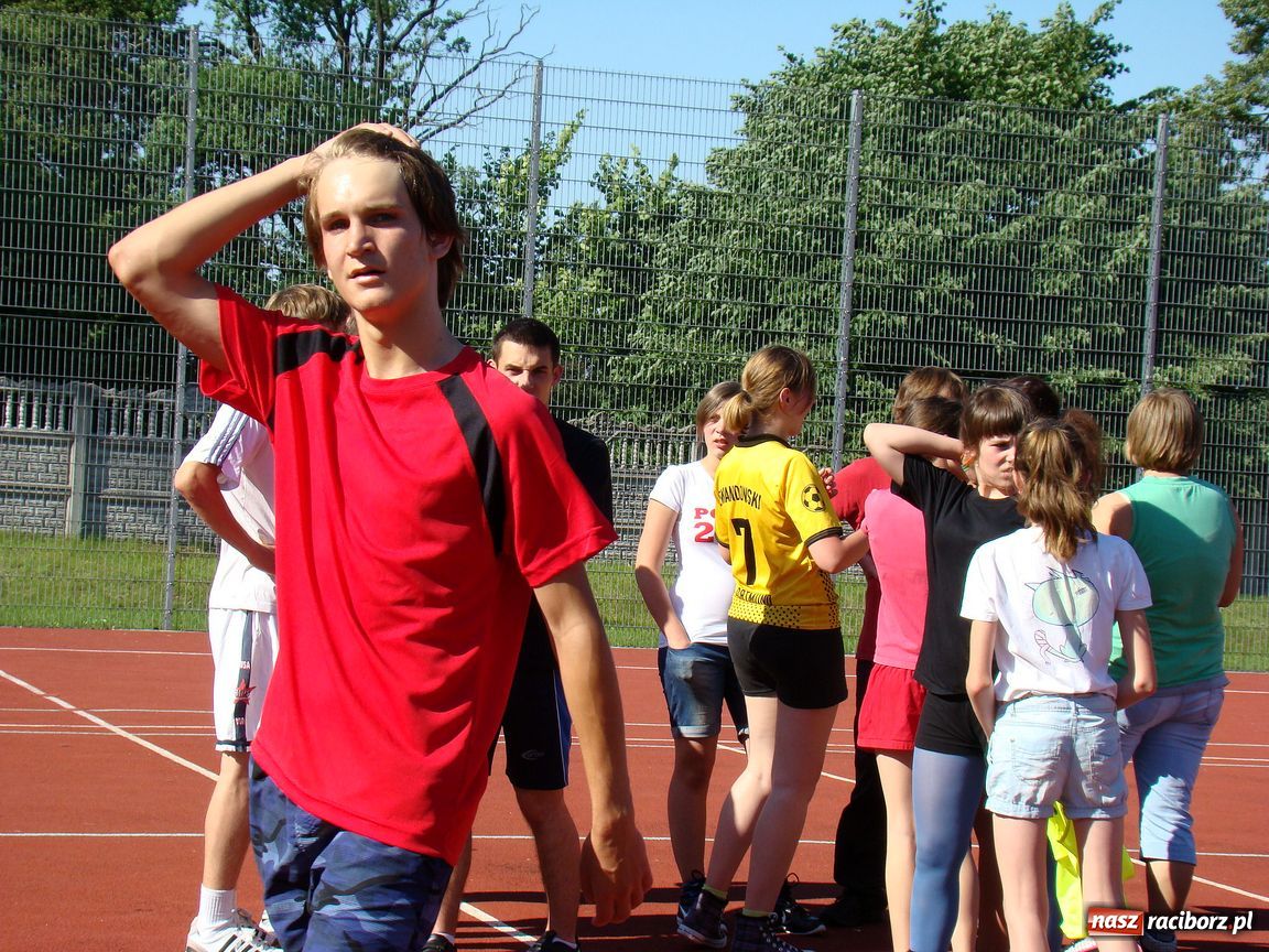 Zdjęcie w galerii na portalu naszraciborz.pl:  Szkoła im. J. Wawrzynka świętuje wiadomości z regionu