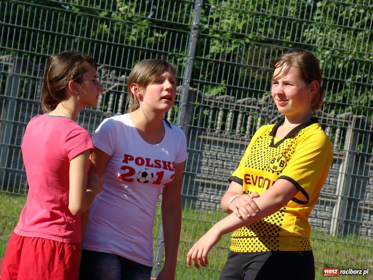 Zdjęcie w galerii na portalu naszraciborz.pl:  Szkoła im. J. Wawrzynka świętuje wiadomości z regionu