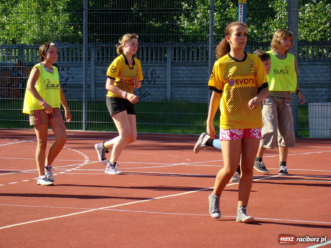 Zdjęcie w galerii na portalu naszraciborz.pl:  Szkoła im. J. Wawrzynka świętuje wiadomości z regionu