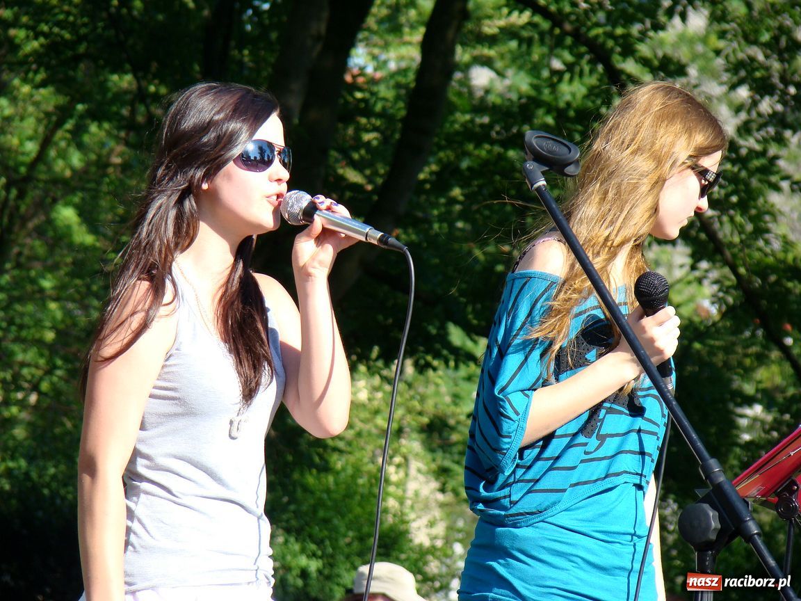 Zdjęcie w galerii na portalu naszraciborz.pl:  Szkoła im. J. Wawrzynka świętuje wiadomości z regionu