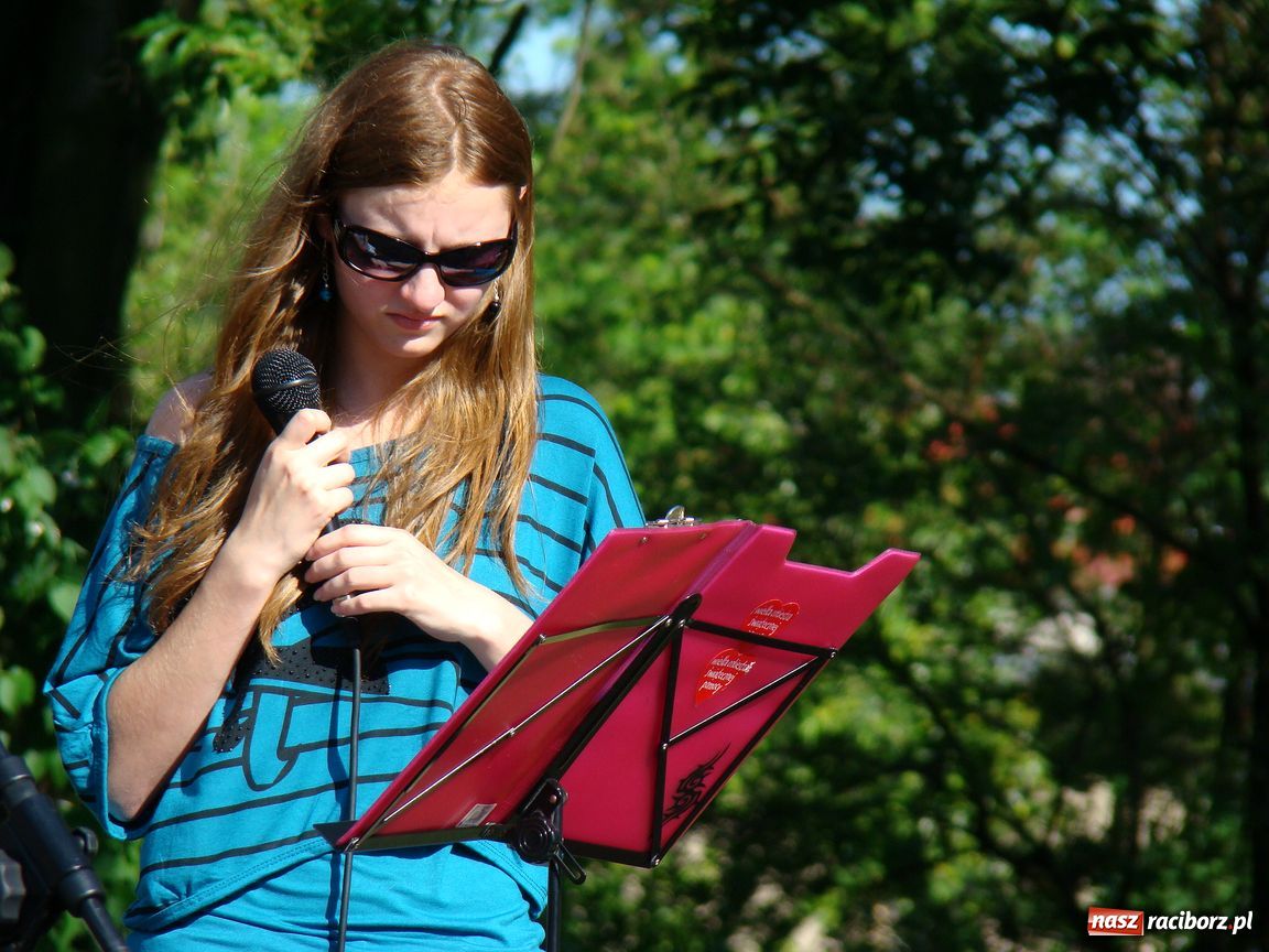 Zdjęcie w galerii na portalu naszraciborz.pl:  Szkoła im. J. Wawrzynka świętuje wiadomości z regionu