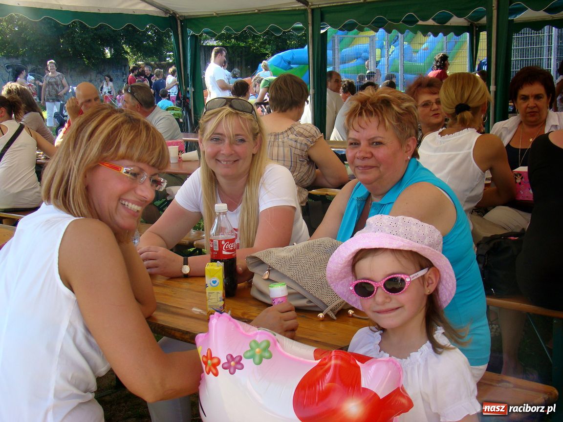 Zdjęcie w galerii na portalu naszraciborz.pl:  Szkoła im. J. Wawrzynka świętuje wiadomości z regionu