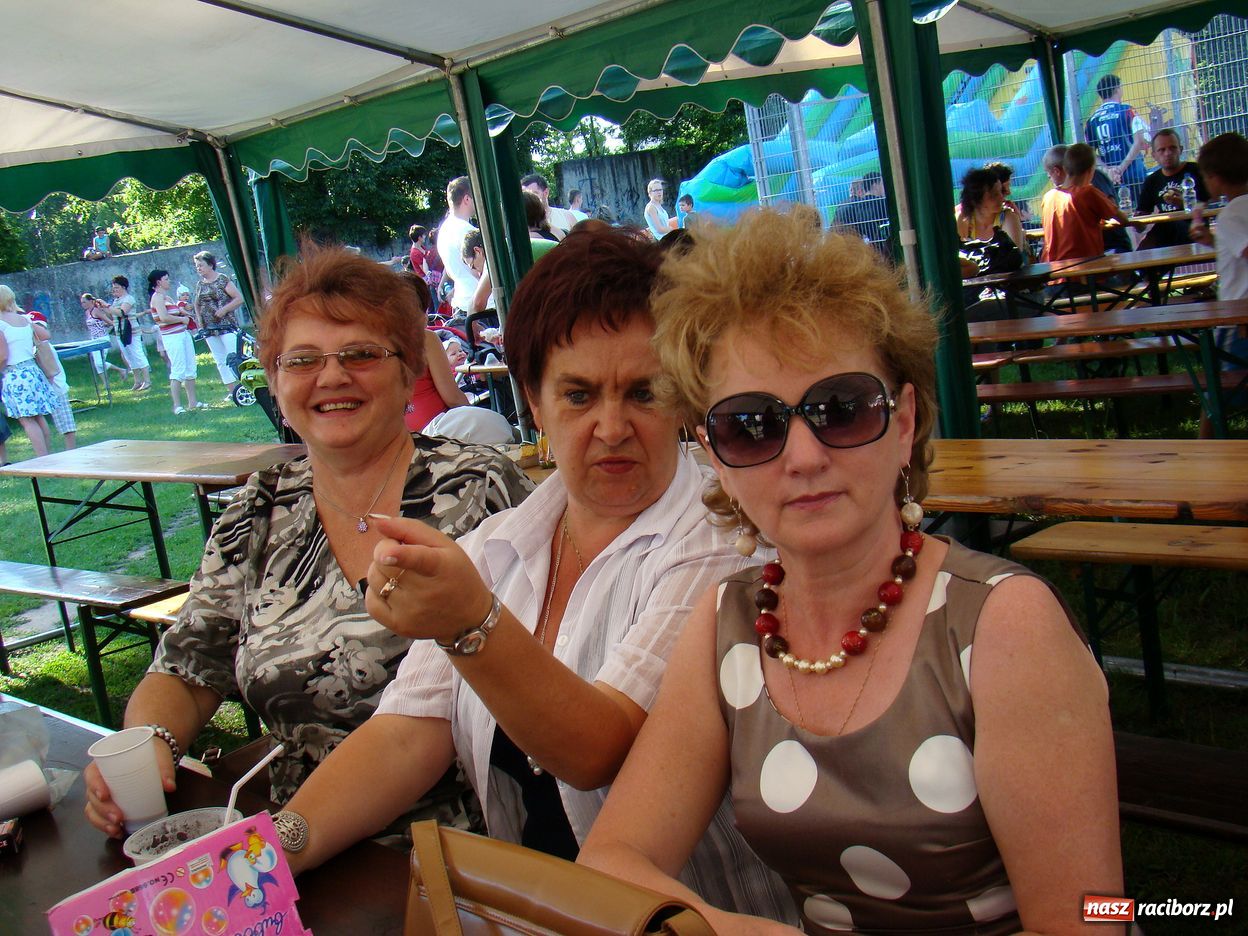 Zdjęcie w galerii na portalu naszraciborz.pl:  Szkoła im. J. Wawrzynka świętuje wiadomości z regionu