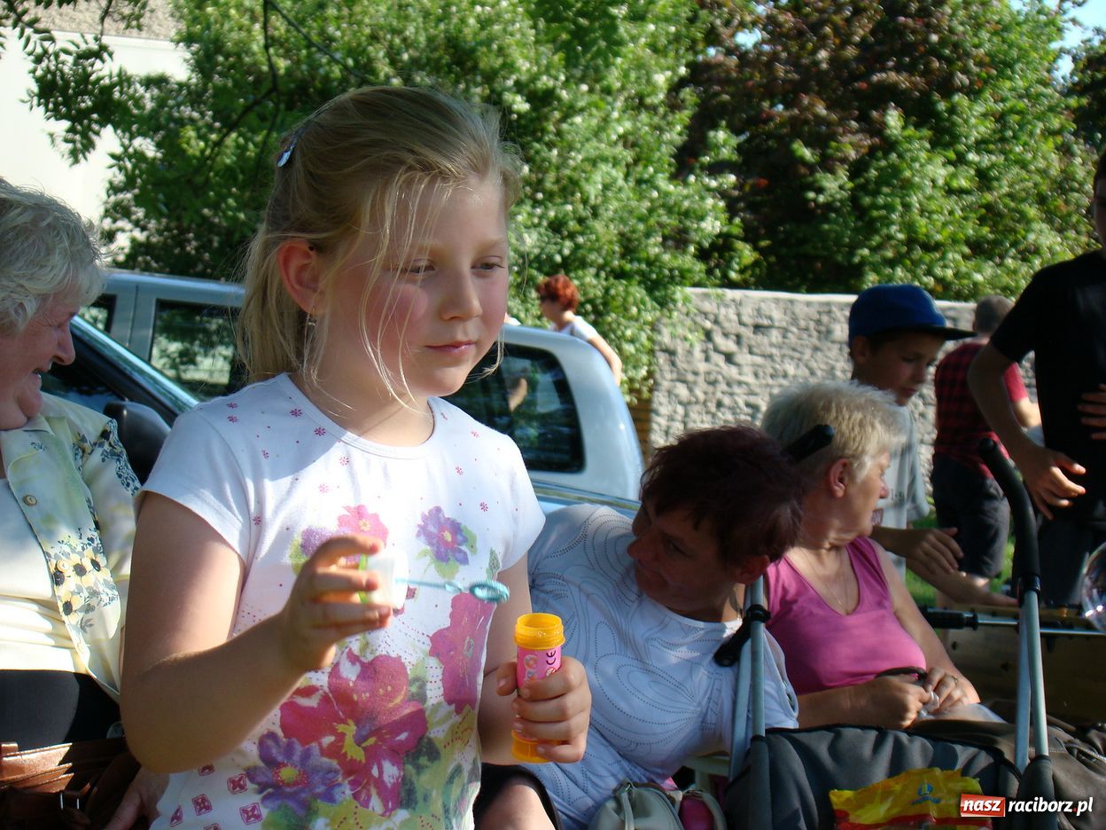 Zdjęcie w galerii na portalu naszraciborz.pl:  Szkoła im. J. Wawrzynka świętuje wiadomości z regionu