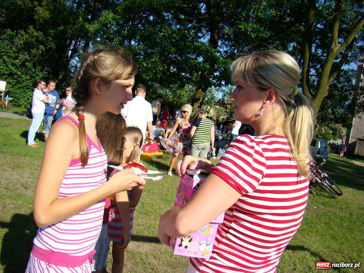 Zdjęcie w galerii na portalu naszraciborz.pl:  Szkoła im. J. Wawrzynka świętuje wiadomości z regionu