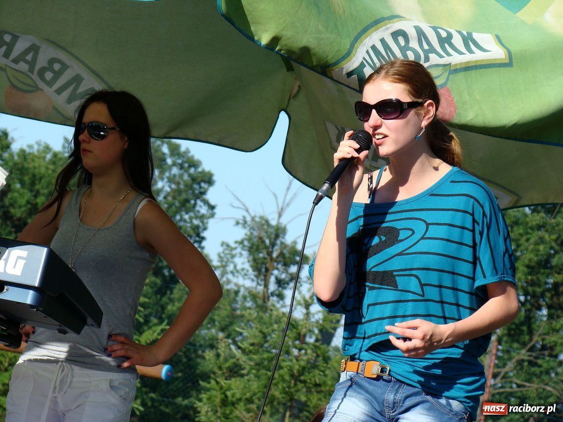 Zdjęcie w galerii na portalu naszraciborz.pl:  Szkoła im. J. Wawrzynka świętuje wiadomości z regionu