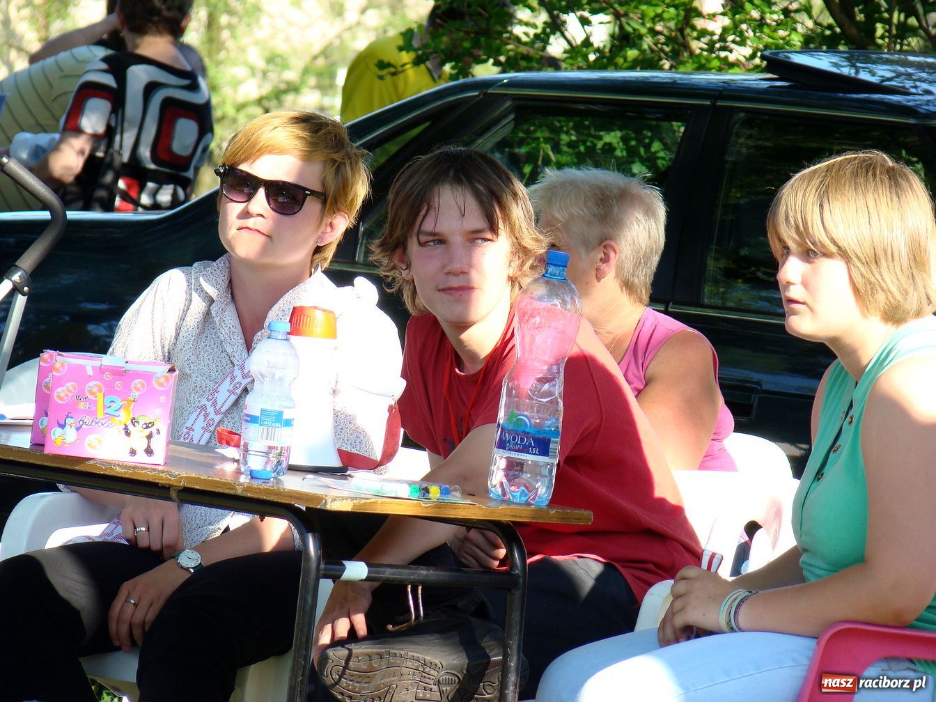 Zdjęcie w galerii na portalu naszraciborz.pl:  Szkoła im. J. Wawrzynka świętuje wiadomości z regionu