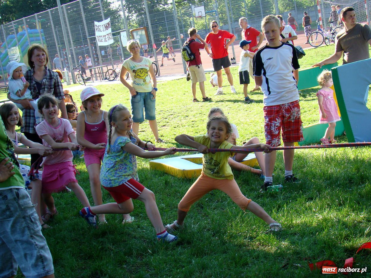 Zdjęcie w galerii na portalu naszraciborz.pl:  Szkoła im. J. Wawrzynka świętuje wiadomości z regionu