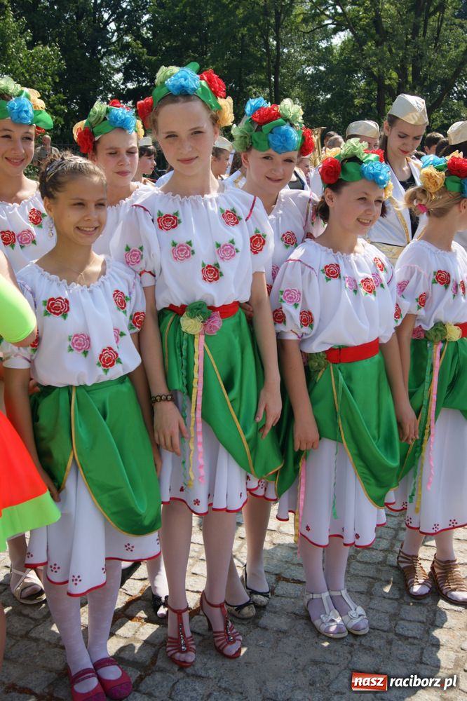 Zdjęcie w galerii na portalu naszraciborz.pl: Barwny korowód na ulicach Raciborza wiadomości z regionu