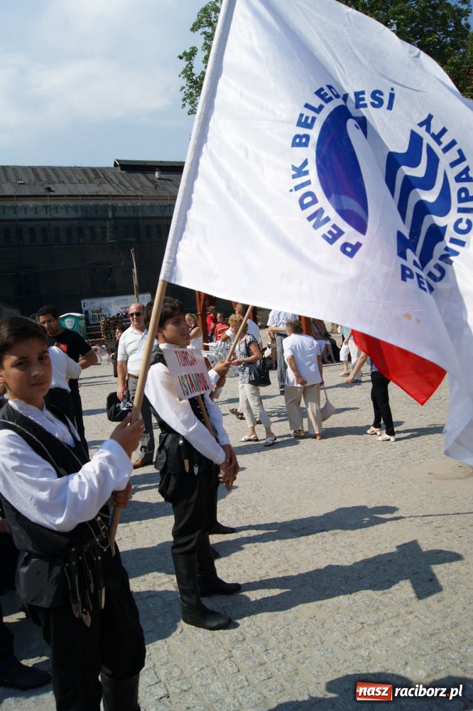 Zdjęcie w galerii na portalu naszraciborz.pl: Barwny korowód na ulicach Raciborza wiadomości z regionu