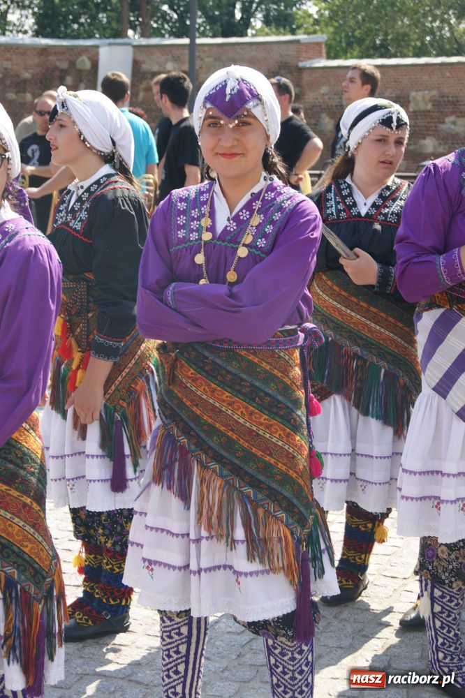 Zdjęcie w galerii na portalu naszraciborz.pl: Barwny korowód na ulicach Raciborza wiadomości z regionu