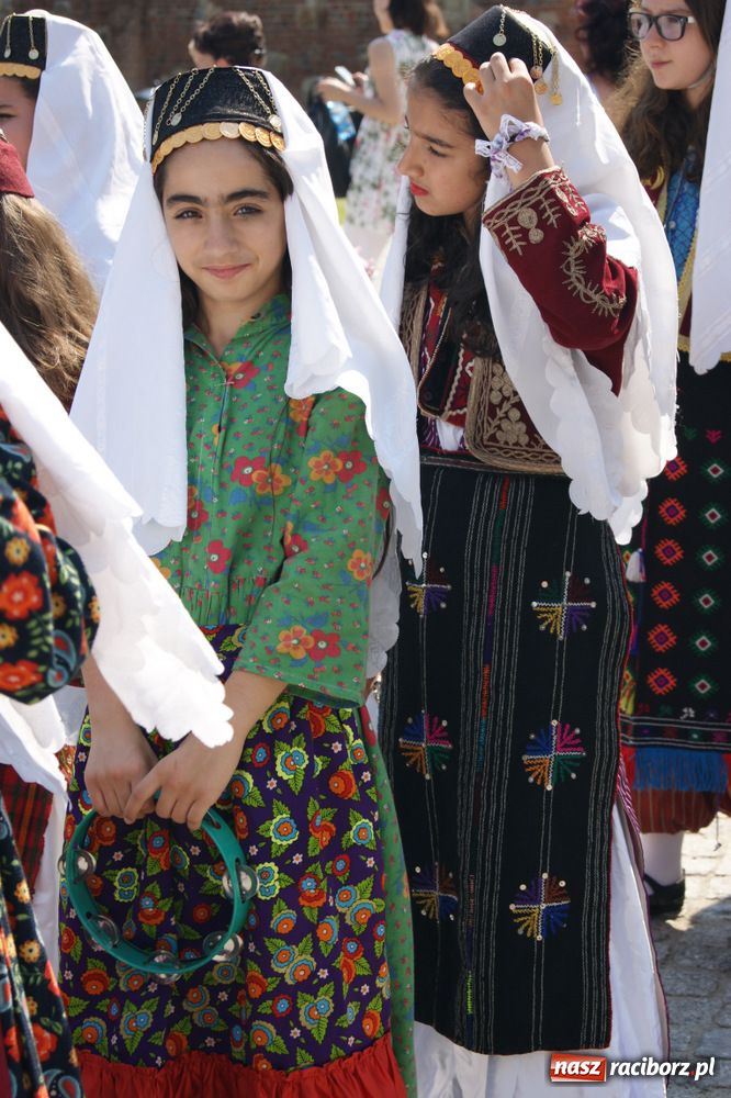 Zdjęcie w galerii na portalu naszraciborz.pl: Barwny korowód na ulicach Raciborza wiadomości z regionu