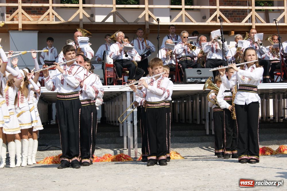 Zdjęcie w galerii na portalu naszraciborz.pl: Barwny korowód na ulicach Raciborza wiadomości z regionu