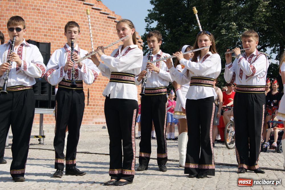 Zdjęcie w galerii na portalu naszraciborz.pl: Barwny korowód na ulicach Raciborza wiadomości z regionu