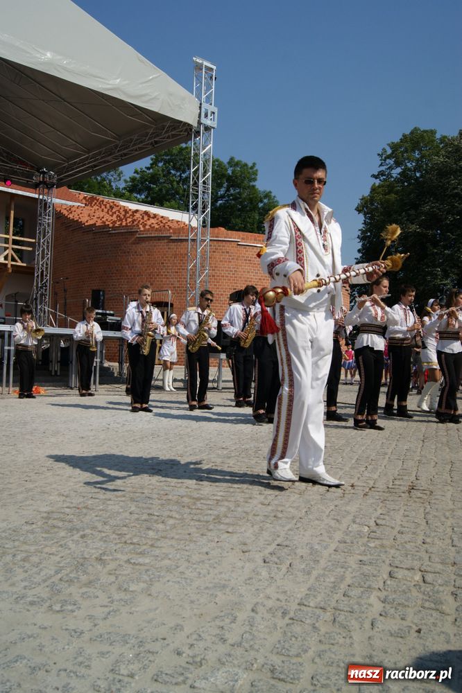 Zdjęcie w galerii na portalu naszraciborz.pl: Barwny korowód na ulicach Raciborza wiadomości z regionu