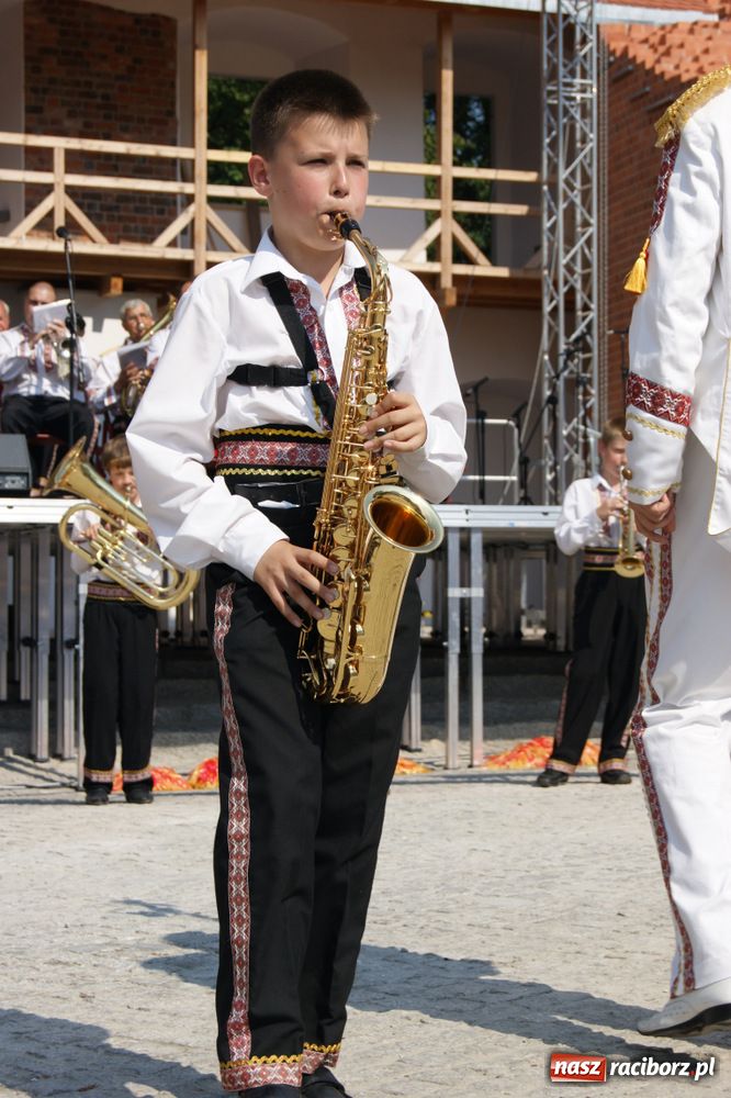 Zdjęcie w galerii na portalu naszraciborz.pl: Barwny korowód na ulicach Raciborza wiadomości z regionu