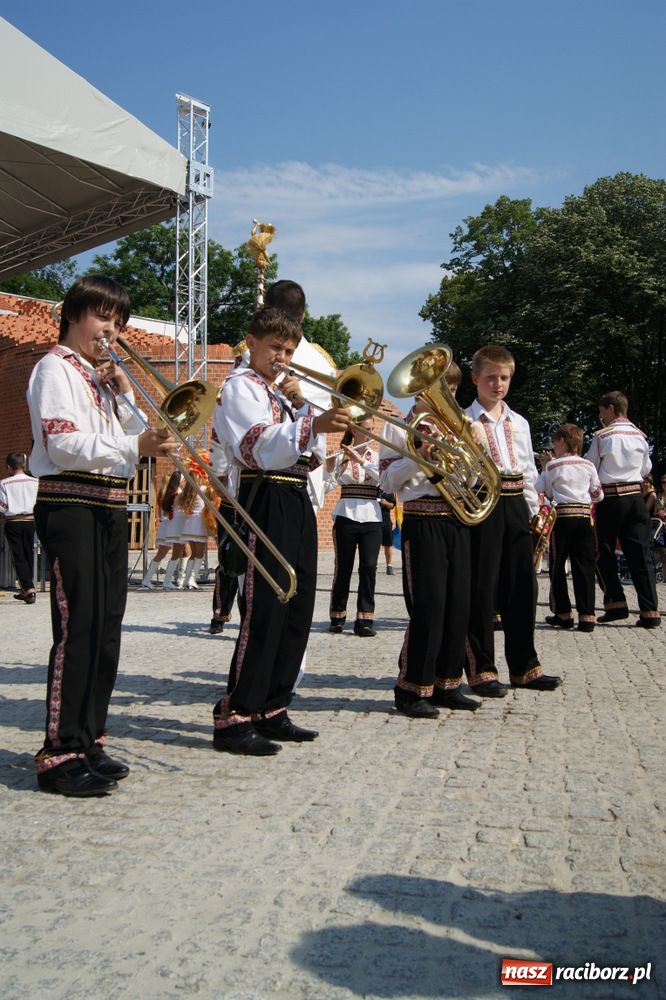 Zdjęcie w galerii na portalu naszraciborz.pl: Barwny korowód na ulicach Raciborza wiadomości z regionu