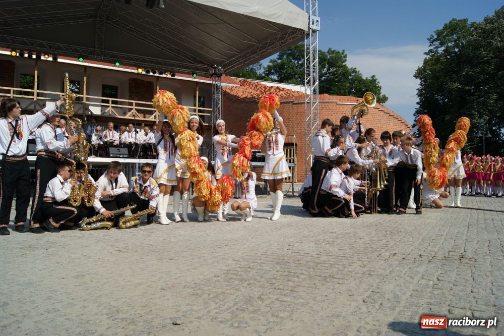 Zdjęcie w galerii na portalu naszraciborz.pl: Barwny korowód na ulicach Raciborza wiadomości z regionu