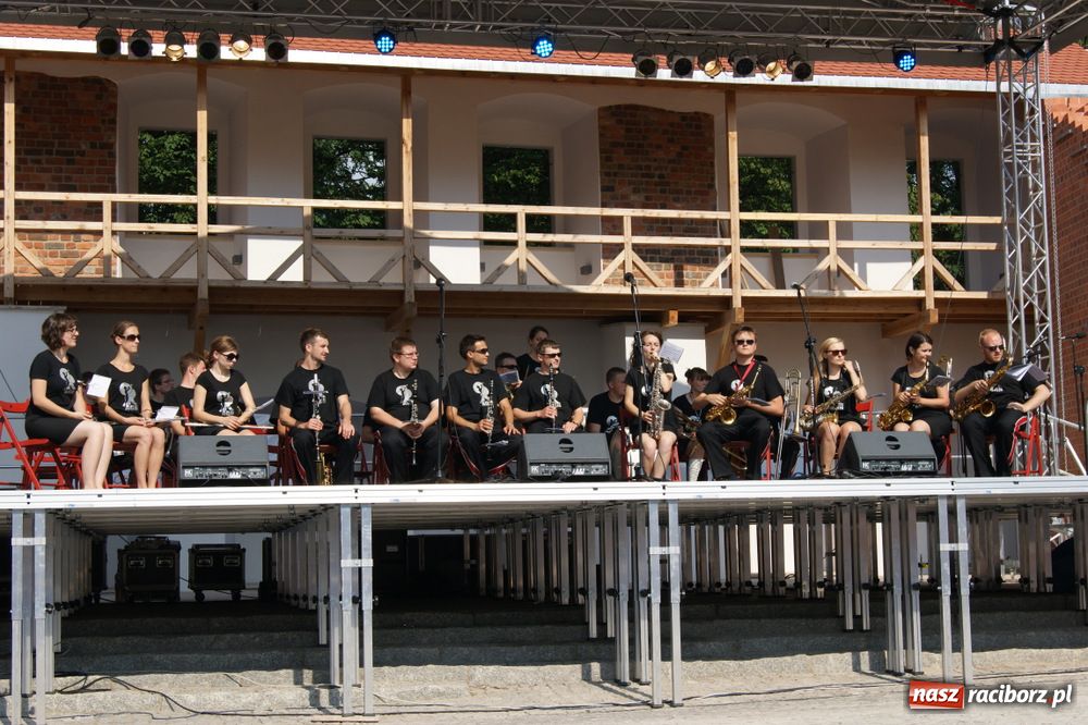 Zdjęcie w galerii na portalu naszraciborz.pl: Barwny korowód na ulicach Raciborza wiadomości z regionu