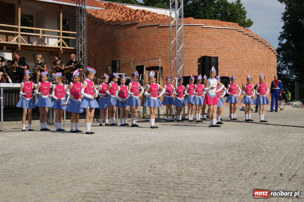 Zdjęcie w galerii na portalu naszraciborz.pl: Barwny korowód na ulicach Raciborza wiadomości z regionu