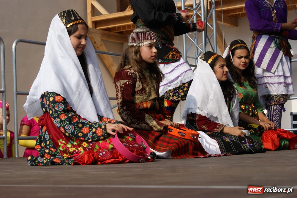 Zdjęcie w galerii na portalu naszraciborz.pl: Barwny korowód na ulicach Raciborza wiadomości z regionu