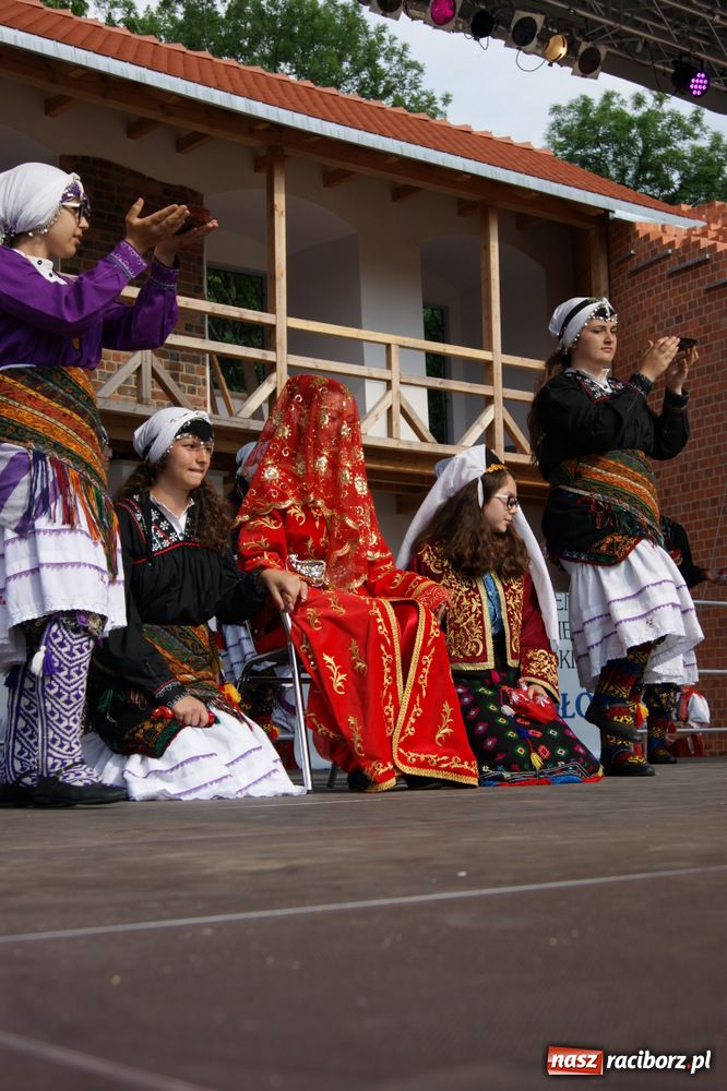 Zdjęcie w galerii na portalu naszraciborz.pl: Barwny korowód na ulicach Raciborza wiadomości z regionu