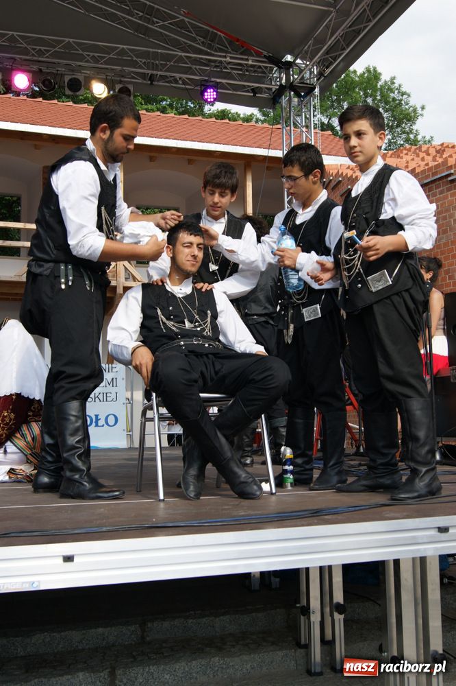 Zdjęcie w galerii na portalu naszraciborz.pl: Barwny korowód na ulicach Raciborza wiadomości z regionu