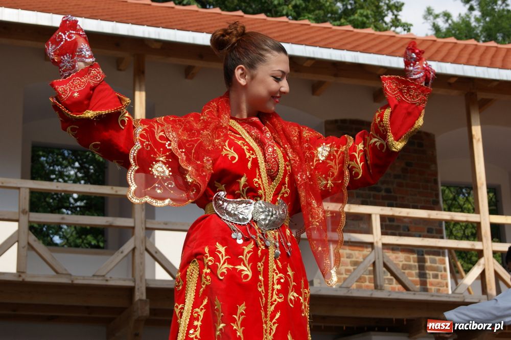 Zdjęcie w galerii na portalu naszraciborz.pl: Barwny korowód na ulicach Raciborza wiadomości z regionu