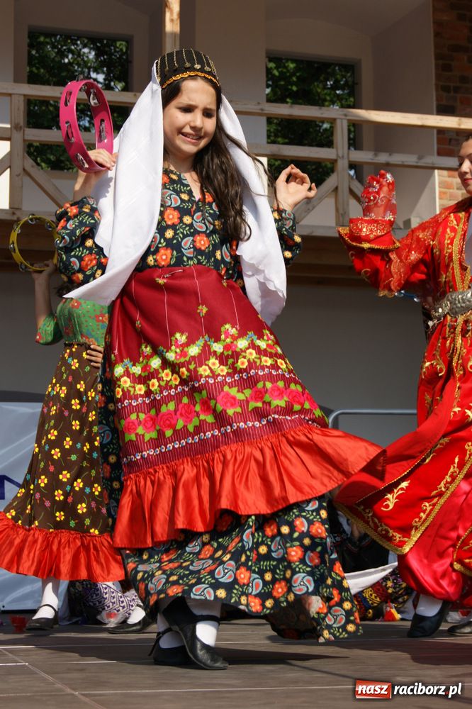 Zdjęcie w galerii na portalu naszraciborz.pl: Barwny korowód na ulicach Raciborza wiadomości z regionu