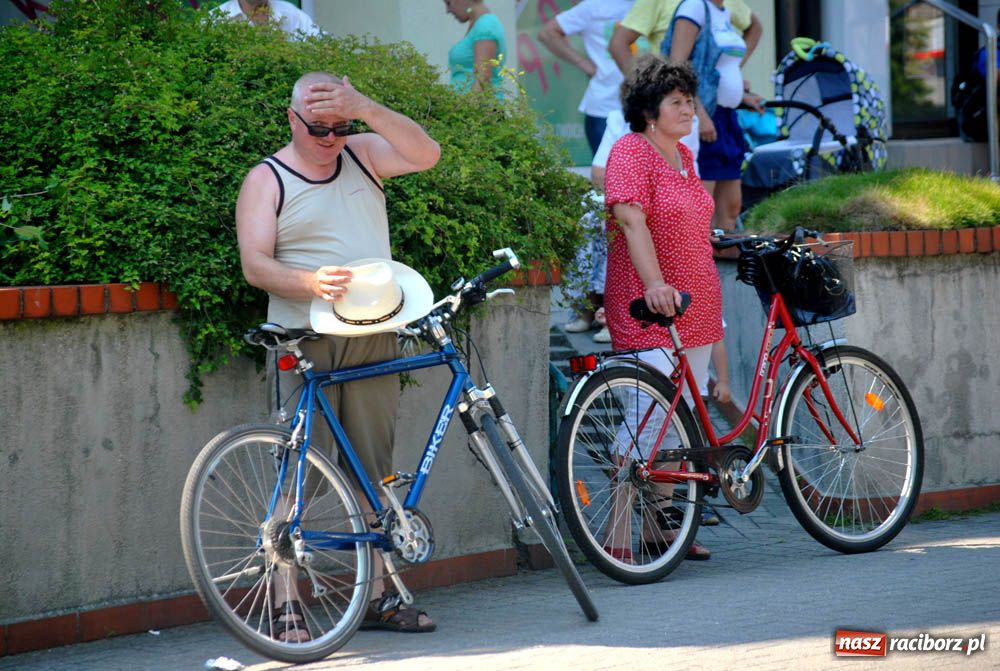 Zdjęcie w galerii na portalu naszraciborz.pl: Barwny korowód na ulicach Raciborza wiadomości z regionu